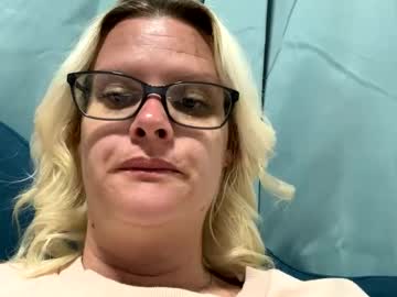 Jeuelz1 Chaturbate stream image from February 16, 2025