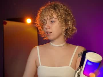 Justbarbie Chaturbate stream image from February 16, 2025