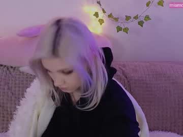 Moonlight_Mia Chaturbate stream image from February 16, 2025