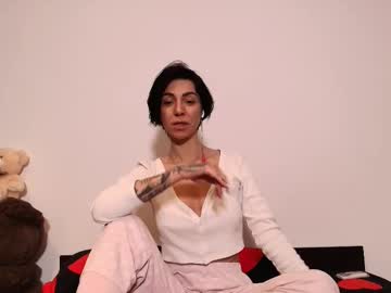 Trynaruh Chaturbate stream image from February 16, 2025