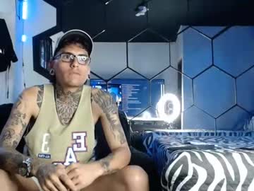Denverwhite Chaturbate stream image from February 16, 2025