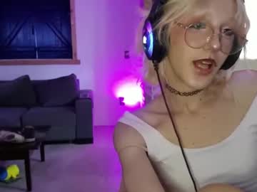 Honeyblo0m Chaturbate stream image from February 16, 2025