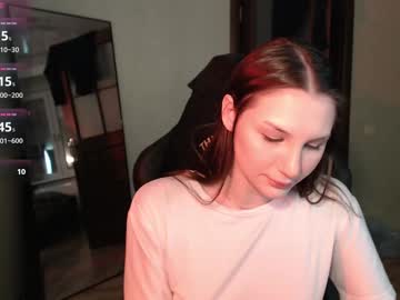 Emmiclo Chaturbate stream image from February 16, 2025