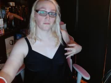 Iceyjessi Chaturbate stream image from February 16, 2025