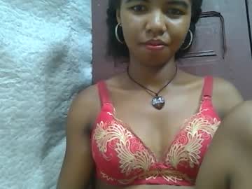 Lydialarin Chaturbate stream image from February 16, 2025