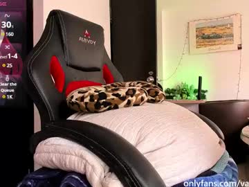 Murielkarmesi Chaturbate stream image from February 16, 2025