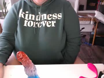 Squirtymilfjess stream image from February 16, 2025