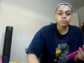 Stickydewbee Chaturbate stream image from February 16, 2025