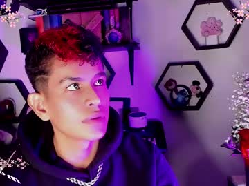 Juan_Blossom Chaturbate stream image from February 16, 2025