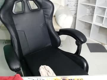 Mia_Ynocolucci Chaturbate stream image from February 17, 2025