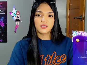 Hollywoodbitch Chaturbate stream image from February 17, 2025