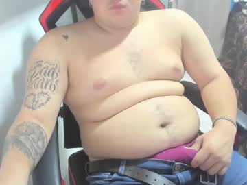 Onewhiteboichub Chaturbate stream image from February 17, 2025