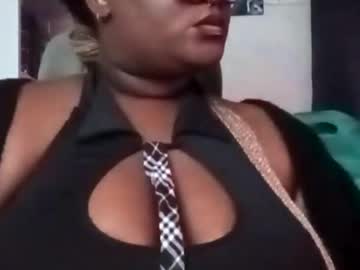 Pandamami Chaturbate stream image from February 17, 2025