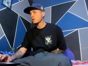Reybigxxx Chaturbate stream image from February 17, 2025