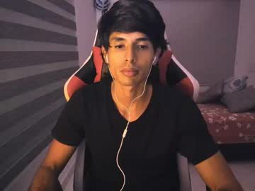 Dandripto Chaturbate stream image from February 17, 2025
