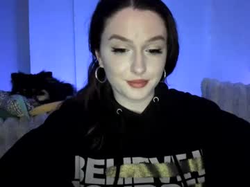 Amberkinsley Chaturbate stream image from February 17, 2025