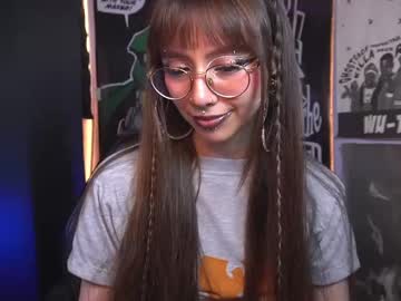 Elle_Uwu Chaturbate stream image from February 17, 2025