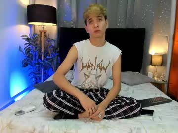 Novaybrian Chaturbate stream image from February 17, 2025