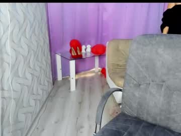 Paulinnee_ Chaturbate stream image from February 17, 2025