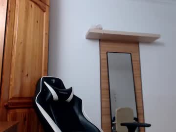 Blondyelena Chaturbate stream image from February 17, 2025
