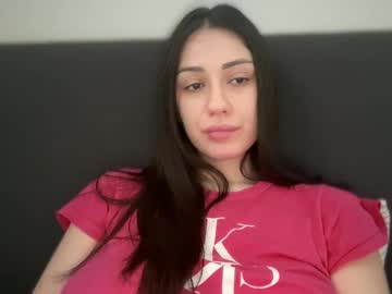 Strawwbberry Chaturbate stream image from February 17, 2025