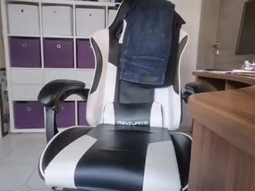 Danoro Chaturbate stream image from February 17, 2025