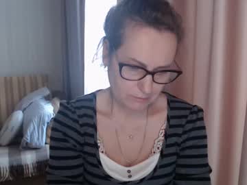 Lauraoven1 Chaturbate stream image from February 17, 2025