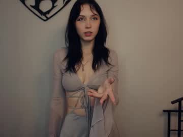 Lynnabelow Chaturbate stream image from February 17, 2025