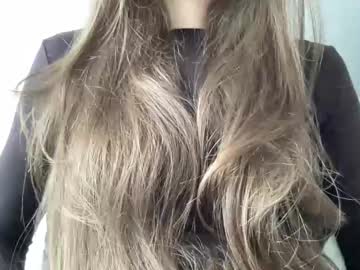 Marinalovenow Chaturbate stream image from February 17, 2025
