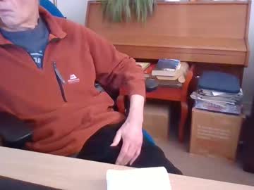 Petitwilly Chaturbate stream image from February 17, 2025