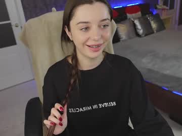 Dinacandy Chaturbate stream image from February 17, 2025