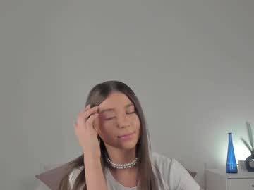 Violetta_Finch Chaturbate stream image from February 17, 2025