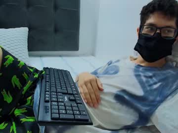Wolfan_Sky Chaturbate stream image from February 17, 2025