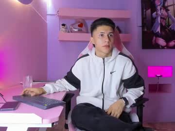 Liiamsmith Chaturbate stream image from February 17, 2025