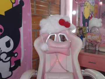 Hellosaraa Chaturbate stream image from February 17, 2025