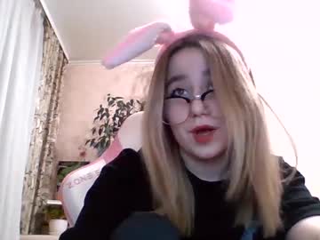 Olya_Moormeir Chaturbate stream image from February 17, 2025