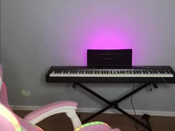 Wendylovelylovew Chaturbate stream image from February 17, 2025