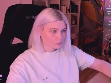 Hottyblonds Chaturbate stream image from February 17, 2025