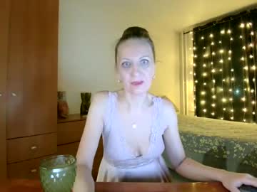 Queen_Vv Chaturbate stream image from February 17, 2025