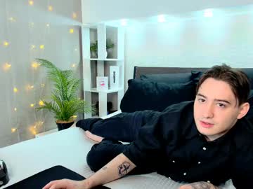 Bbisbigbro Chaturbate stream image from February 17, 2025