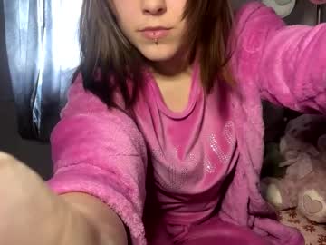 Lexielavenderlux Chaturbate stream image from February 17, 2025
