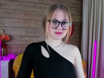 Selinswarovski Chaturbate stream image from February 17, 2025