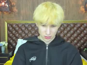 Maxwellcute Chaturbate stream image from February 17, 2025