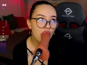 Pollyshmidt Chaturbate stream image from February 17, 2025