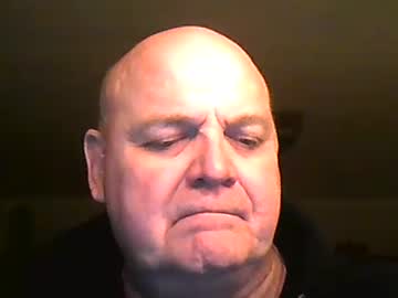 Hennes40 Chaturbate stream image from February 17, 2025