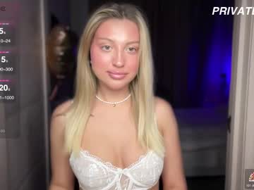 Skyffi Chaturbate stream image from February 17, 2025