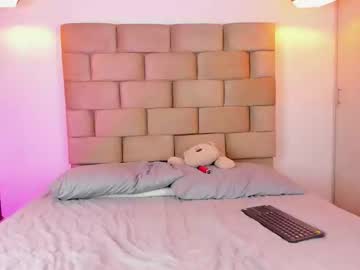 Sofia_Amore_ Chaturbate stream image from February 17, 2025
