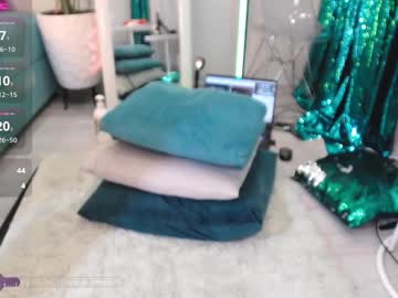 Milf_Dreamy Chaturbate stream image from February 17, 2025