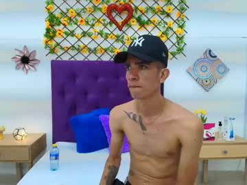 Camilohot221432 Chaturbate stream image from February 17, 2025
