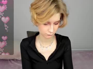Julescrown Chaturbate stream image from February 18, 2025